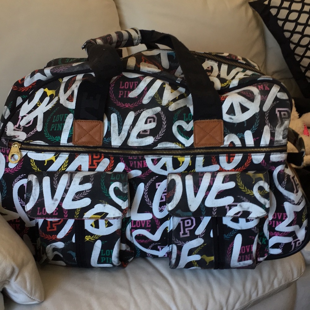 💯% Auth “RARE” Victoria Secret wheelie luggage